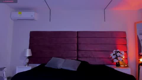 littlevaale online show from December 5, 10:35 am