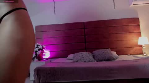 littlevaale online show from December 23, 10:24 am