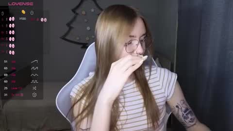 Snapshot of littlevildevil chatting on February 2, 10:03 am Eliana online show from February 2, 10:03 am