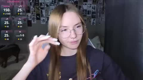 Snapshot of littlevildevil chatting on February 23, 10:56 am Eliana online show from February 23, 10:56 am