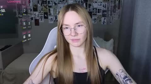 Snapshot of littlevildevil chatting on February 24, 11:19 am Eliana online show from February 24, 11:19 am