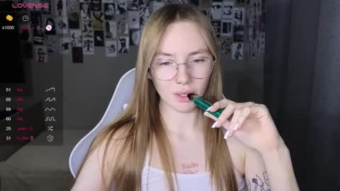 Snapshot of littlevildevil chatting on February 28, 11:00 am Eliana online show from February 28, 11:00 am