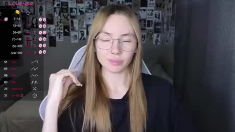 Snapshot of littlevildevil chatting on March 3, 5:57 am Eliana online show from March 3, 5:57 am