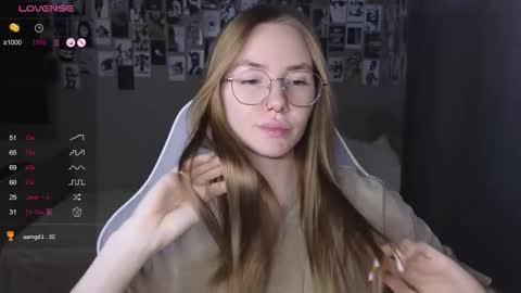 Snapshot of littlevildevil chatting on March 8, 10:52 am Eliana online show from March 8, 10:52 am