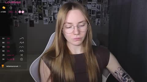 Snapshot of littlevildevil chatting on March 14, 10:32 am Eliana online show from March 14, 10:32 am