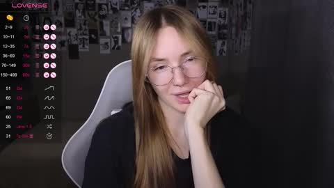 Snapshot of littlevildevil chatting on March 15, 11:05 am Eliana online show from March 15, 11:05 am