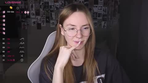 Snapshot of littlevildevil chatting on March 16, 11:03 am Eliana online show from March 16, 11:03 am