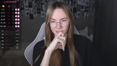 Snapshot of littlevildevil chatting on March 21, 10:42 am Eliana online show from March 21, 10:42 am