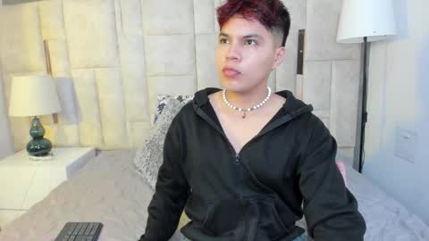 Snapshot of littlezanee chatting on December 3, 11:52 am ZANE online show from December 3, 11:52 am