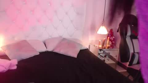 Snapshot of liv20_ chatting on January 13, 8:03 pm Nicky online show from January 13, 8:03 pm