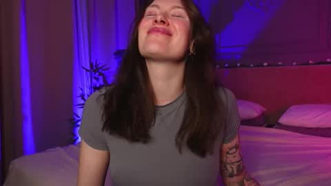 Liv 3 online show from December 20, 2:35 pm