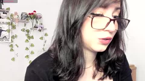 Snapshot of livemakio chatting on April 18, 5:55 am Liz online show from April 18, 5:55 am