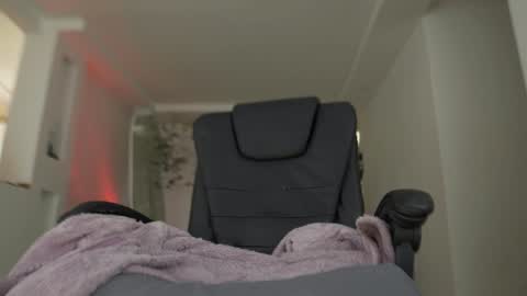 Emily  R online show from January 20, 2:46 pm