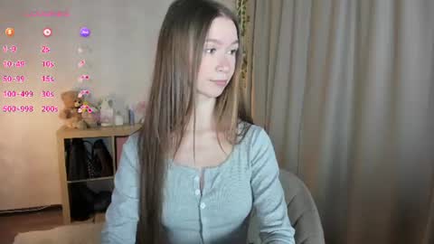 Snapshot of living_doll chatting on July 9, 5:39 pm Living Doll online show from July 9, 5:39 pm