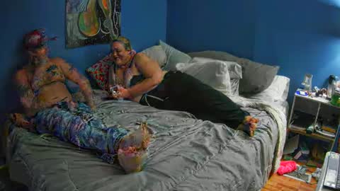 Snapshot of livingpuddle chatting on October 10, 2:43 am livingpuddle online show from October 10, 2:43 am