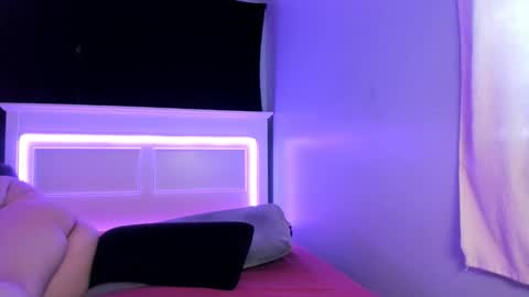 Snapshot of livinsubspace chatting on February 27, 5:24 pm Liv online show from February 27, 5:24 pm