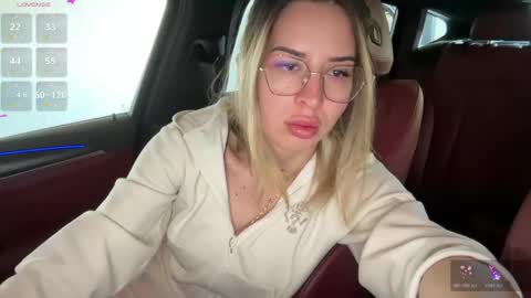 OnlyFans livia77   twitter liv20 4u online show from April 27, 6:11 am