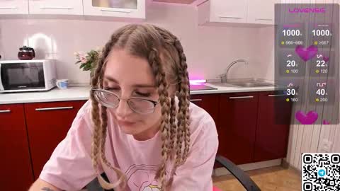 Snapshot of livyybosom chatting on November 20, 6:40 pm My name is Livy Nice to meet you Thumbs up please its important online show from November 20, 6:40 pm