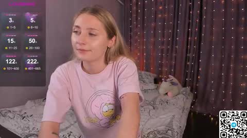 Snapshot of livyybosom chatting on February 15, 6:37 pm My name is Livy Nice to meet you Thumbs up please its important online show from February 15, 6:37 pm