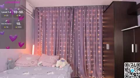 Snapshot of livyybosom chatting on February 22, 5:44 pm My name is Livy Nice to meet you Thumbs up please its important online show from February 22, 5:44 pm