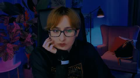 Snapshot of lixeluna chatting on April 1, 7:53 am LixeLuna online show from April 1, 7:53 am