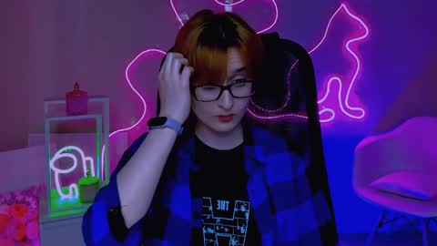 Snapshot of lixeluna chatting on April 4, 6:33 am LixeLuna online show from April 4, 6:33 am