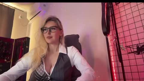 Liya Ray online show from May 7, 2:44 pm