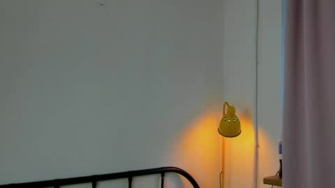 liyaflyhigh online show from April 25, 4:48 am