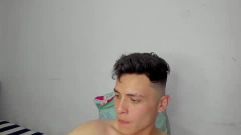 Snapshot of liz_and_chris1 chatting on December 6, 7:54 am Chris online show from December 6, 7:54 am