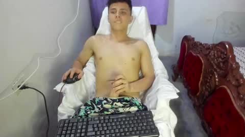 Snapshot of liz_and_chris1 chatting on December 28, 3:04 am Chris online show from December 28, 3:04 am