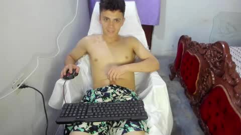 Snapshot of liz_and_chris1 chatting on December 28, 9:09 am Chris online show from December 28, 9:09 am