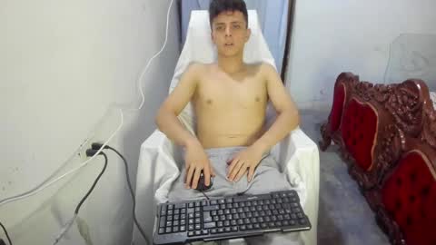 Snapshot of liz_and_chris1 chatting on January 2, 11:38 pm Chris online show from January 2, 11:38 pm