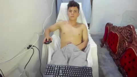 Snapshot of liz_and_chris1 chatting on January 3, 2:43 am Chris online show from January 3, 2:43 am