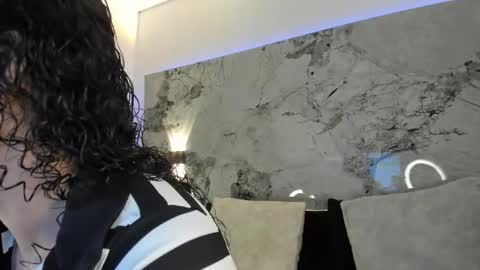 Liz  online show from December 1, 10:53 am