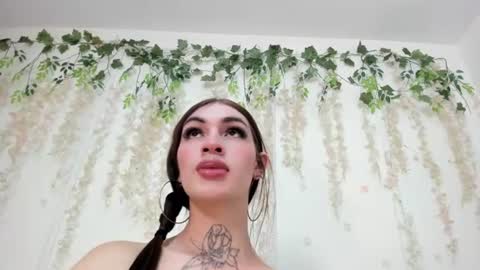 Snapshot of liz_lunaa chatting on June 12, 9:35 pm Liz Luna online show from June 12, 9:35 pm