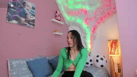 Snapshot of liz_merchan chatting on June 23, 6:39 pm liz online show from June 23, 6:39 pm
