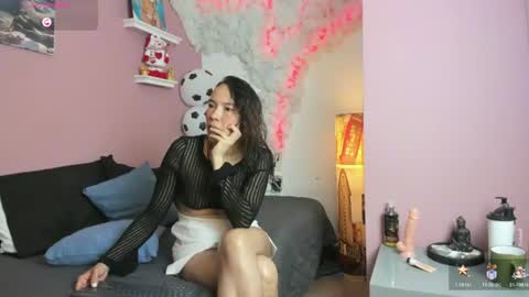 Snapshot of liz_merchan chatting on June 27, 7:52 pm liz online show from June 27, 7:52 pm