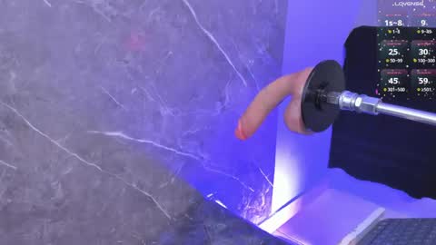 Snapshot of liza_sinclair chatting on May 22, 7:30 pm Liza online show from May 22, 7:30 pm