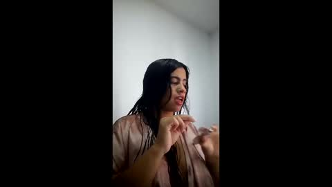 Snapshot of lizathomson_ chatting on May 21, 6:15 pm liza online show from May 21, 6:15 pm