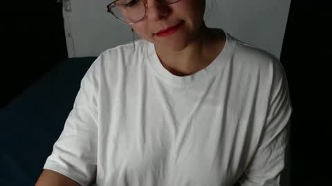 Snapshot of lizbodu chatting on February 17, 9:19 pm Lizze Bodu 3 online show from February 17, 9:19 pm