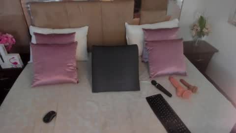 Liz  online show from April 30, 8:57 pm