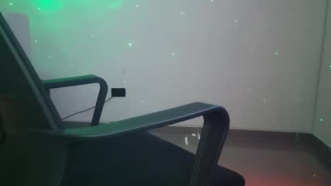 Snapshot of lizescobarxxx chatting on October 31, 7:42 am Mistress Liz Escobarxxx online show from October 31, 7:42 am