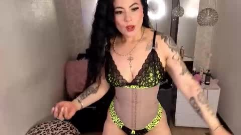 Snapshot of lizha_milf chatting on November 6, 5:25 pm Lizha online show from November 6, 5:25 pm