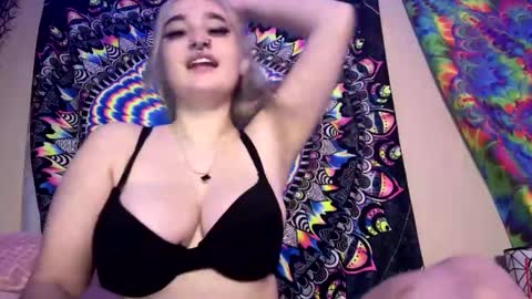 Snapshot of lizz44887 chatting on February 8, 7:49 pm Lizz online show from February 8, 7:49 pm