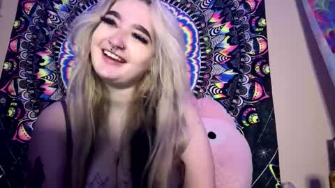 Snapshot of lizz44887 chatting on February 23, 11:33 am Lizz online show from February 23, 11:33 am