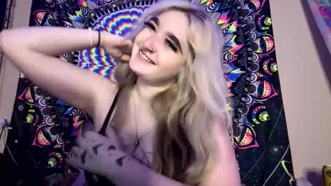 Snapshot of lizz44887 chatting on February 24, 8:58 pm Lizz online show from February 24, 8:58 pm