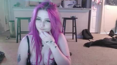 Snapshot of lizz44887 chatting on December 14, 3:06 pm Lizz online show from December 14, 3:06 pm