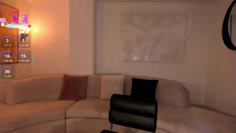 Snapshot of lizzcooper_ chatting on October 24, 4:09 am Lizz online show from October 24, 4:09 am