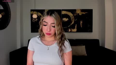 Snapshot of lizzcooper_ chatting on November 8, 7:34 pm Lizz online show from November 8, 7:34 pm