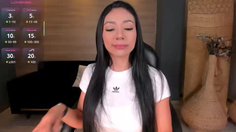 Snapshot of lizzhamilton_ chatting on October 29, 8:54 pm Lizzi online show from October 29, 8:54 pm